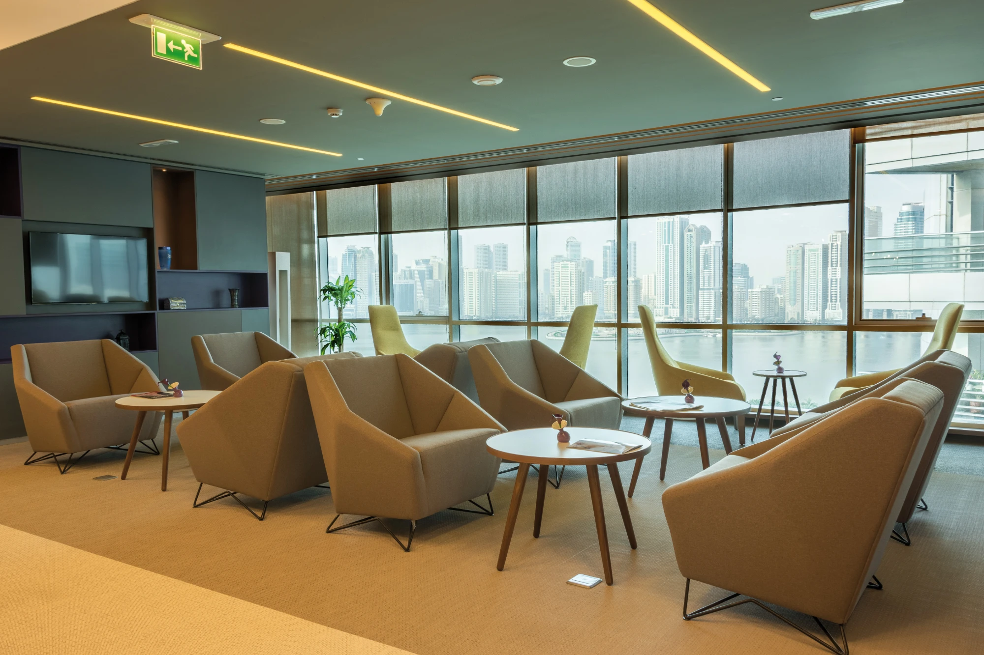 Meeting room 4 people · The Act Hotel-executive lounge