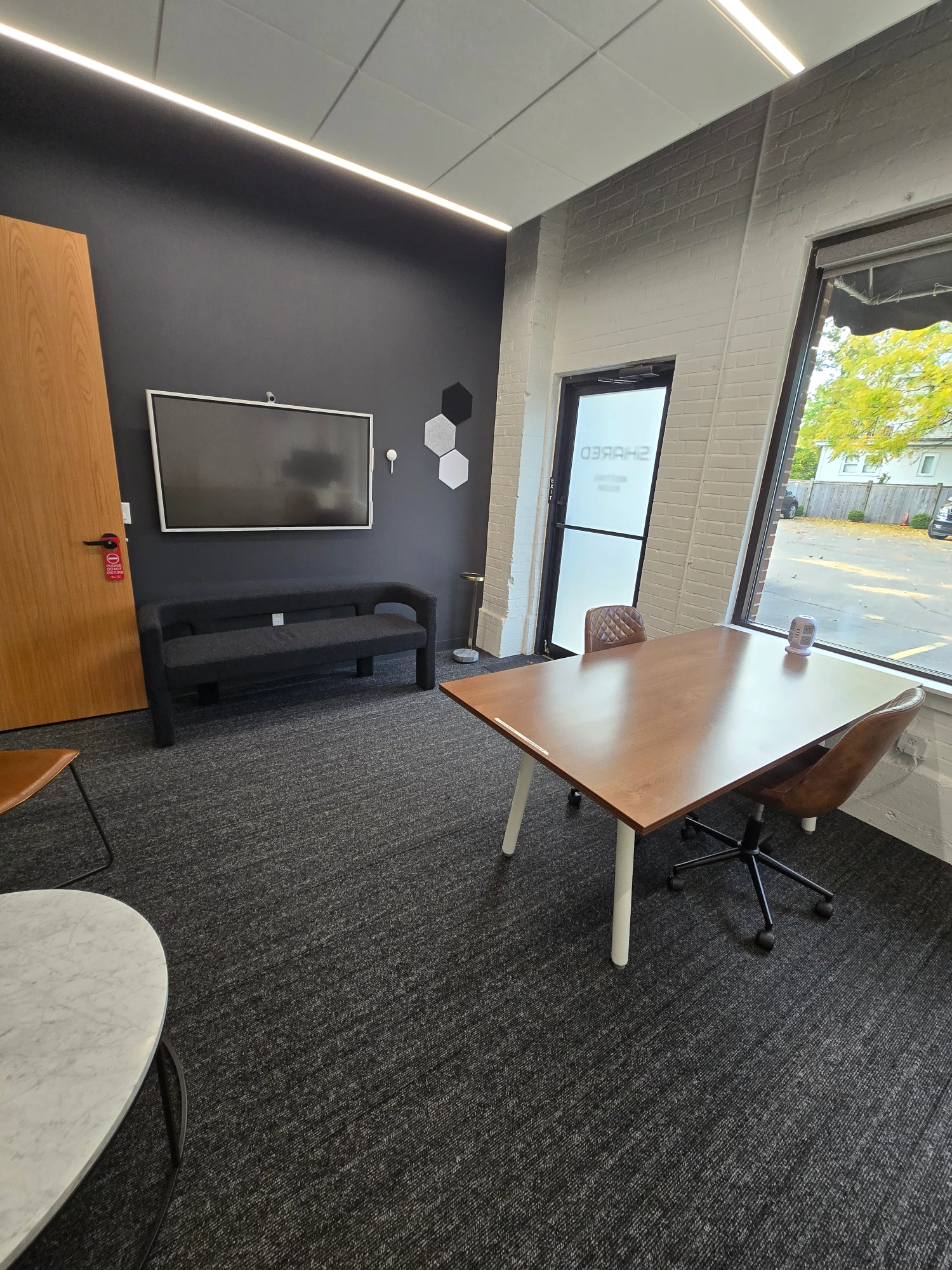 Meeting room 4 people · Shared EGR