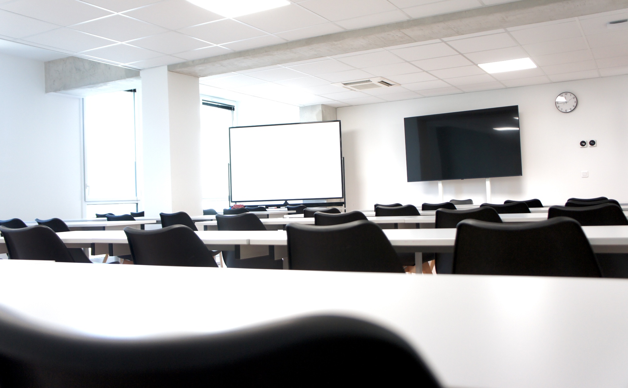Salle de réunion 27 personnes · ALVEA LOC