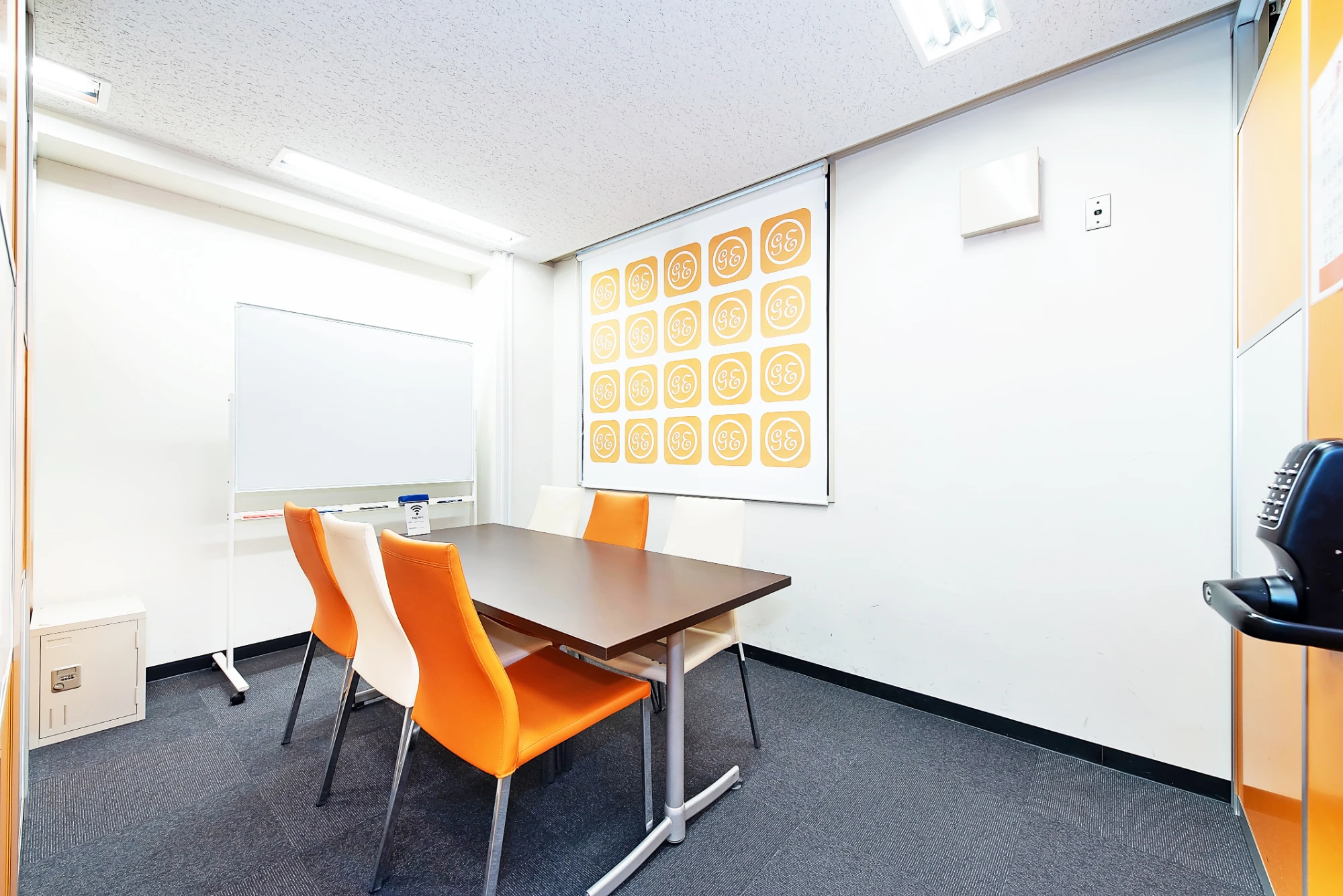 会議室（6名用） · Yokohama Entre salon