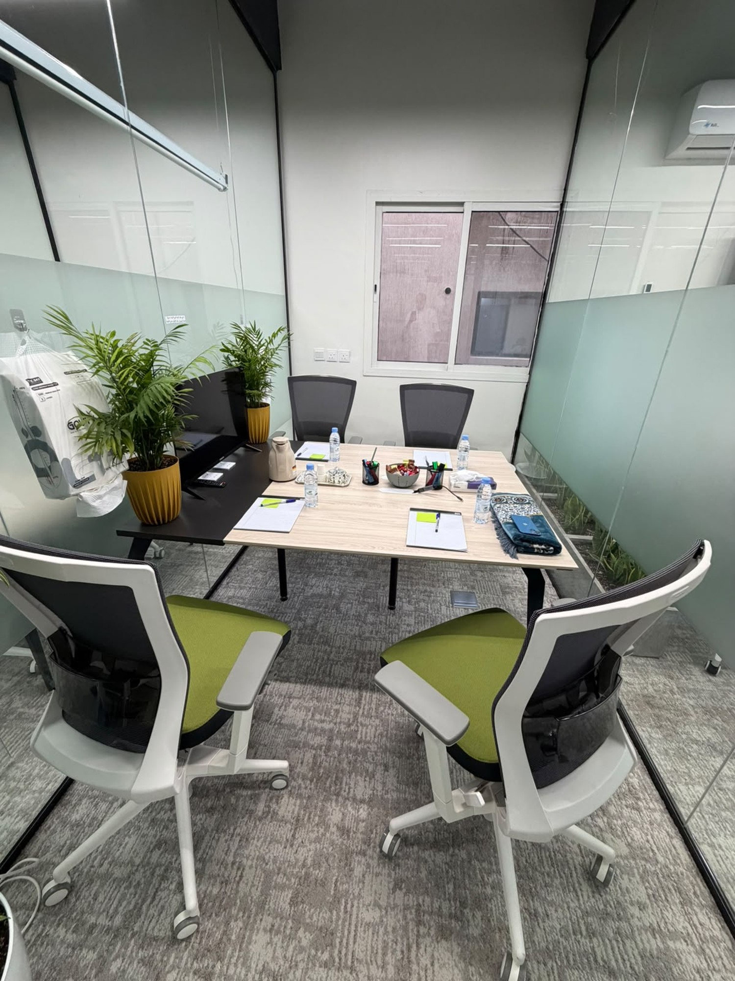 Meeting Room for 4 · Hayez Coworking Space