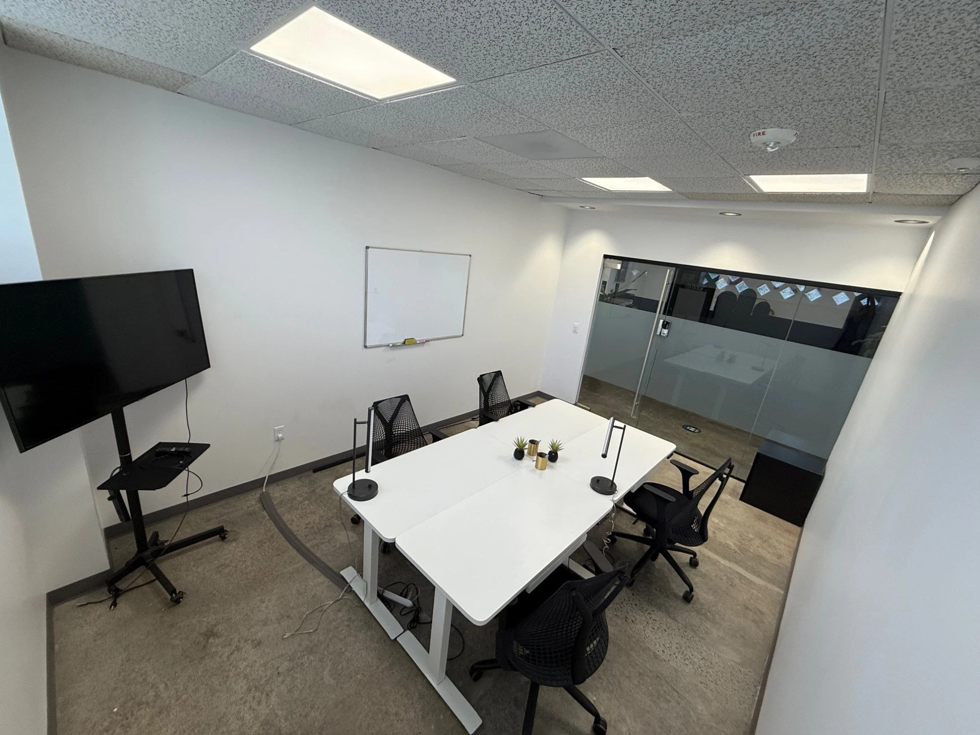 Meeting room 4 people · Pillarcowork