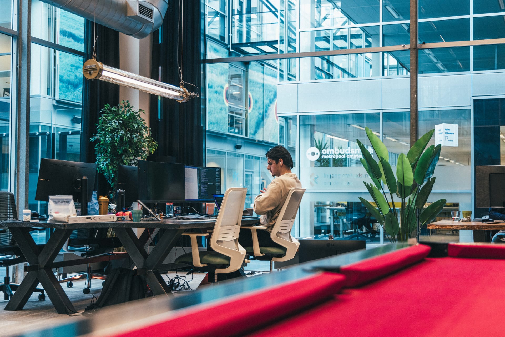 Hot desk and day pass · TAG