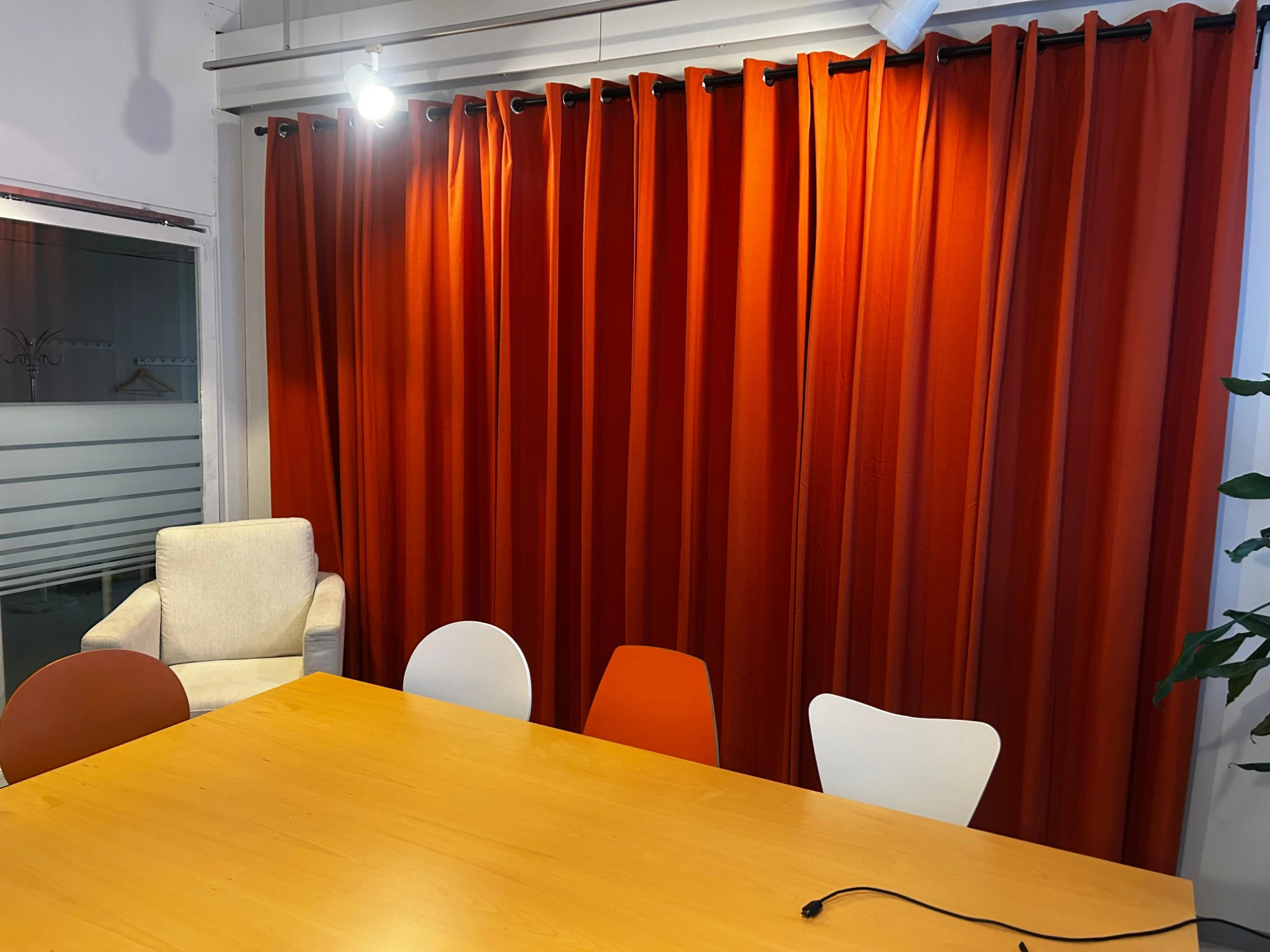 The Oulujoki neuvotteluhuone · The 56 Lounge