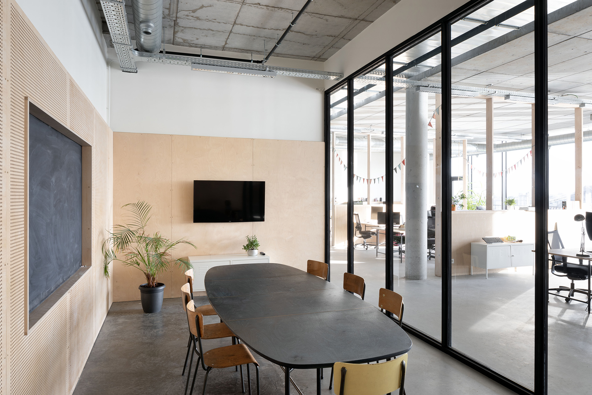 Meeting room max. 10 people · Dokwerkers