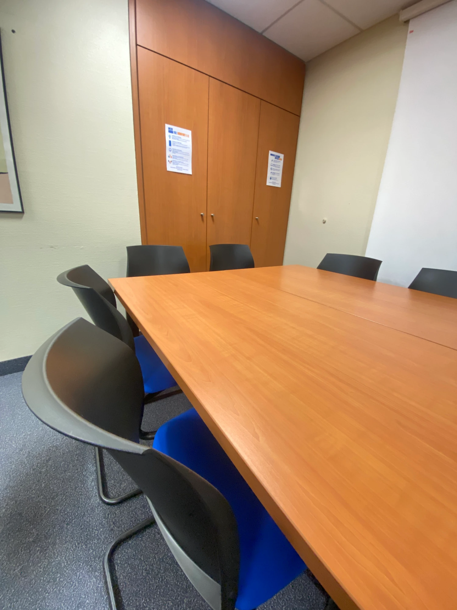Salle de réunion 16 personnes · T 10 - Bureaux privés