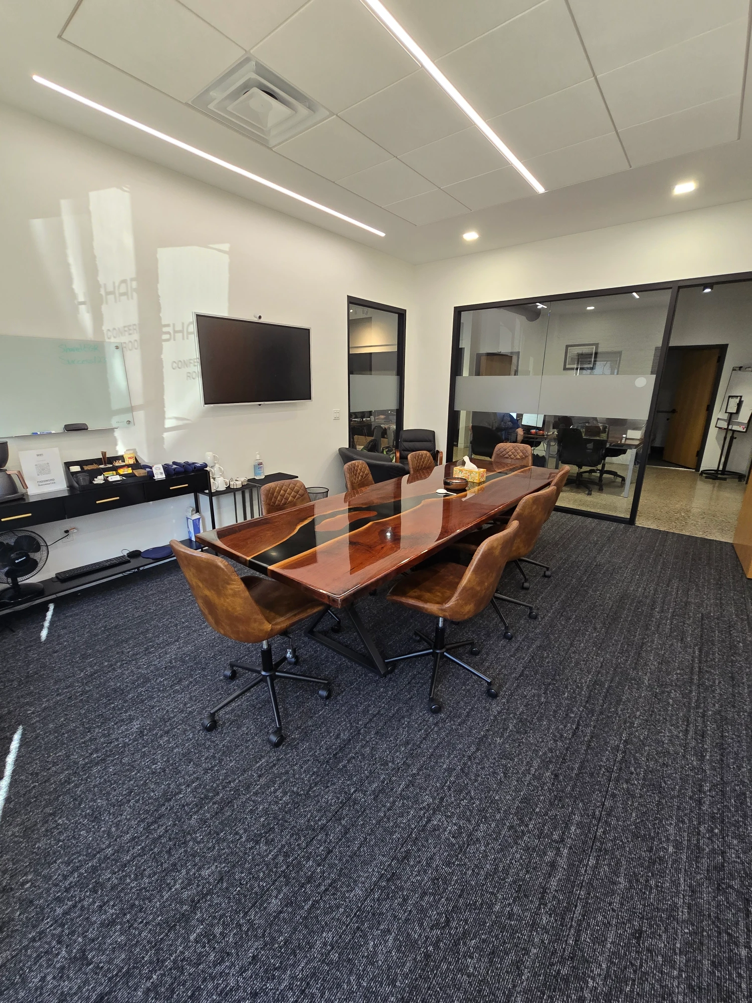 Meeting room 12 people · Shared EGR