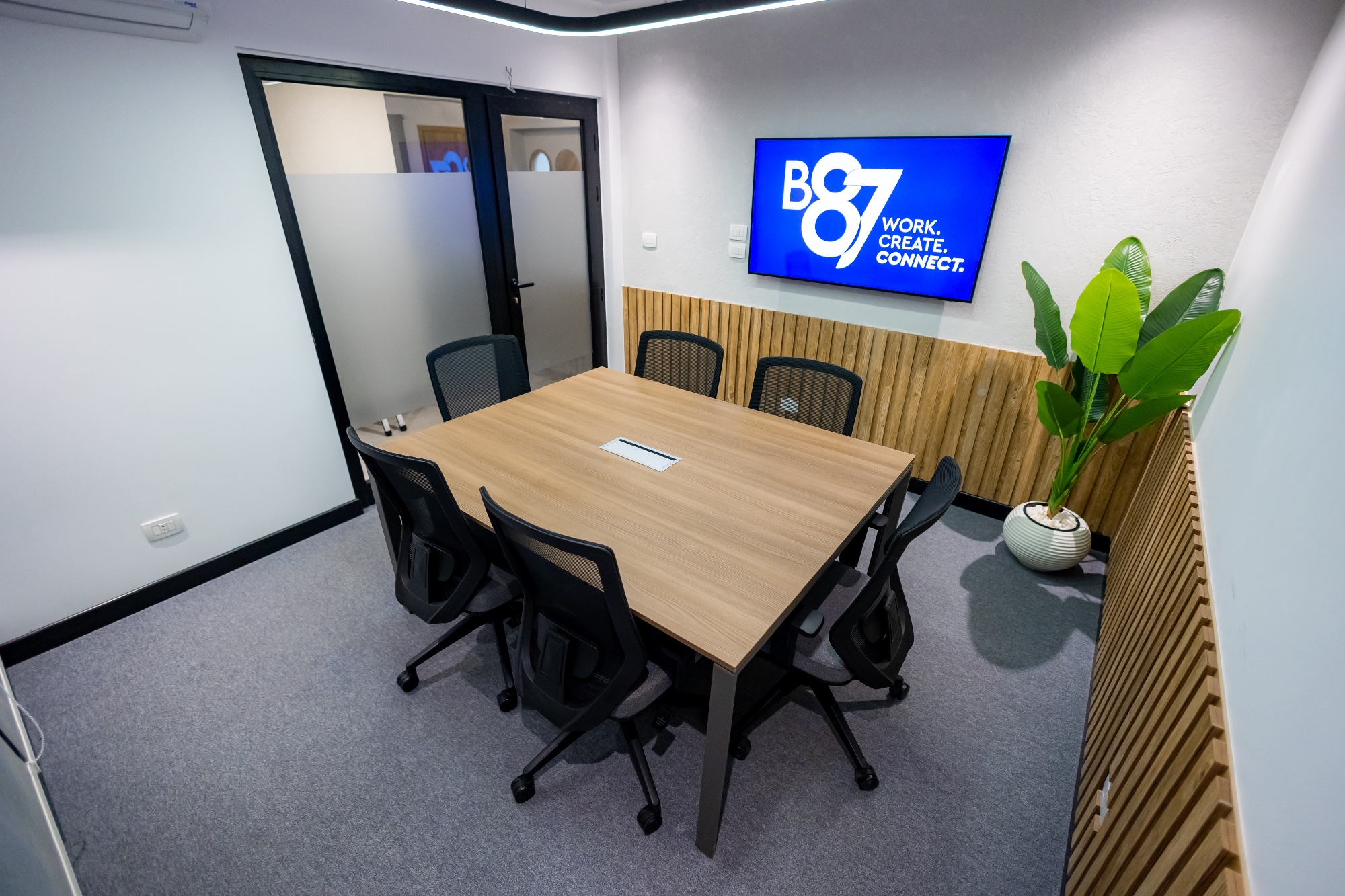 Meeting room 6 people · B87 Spaces