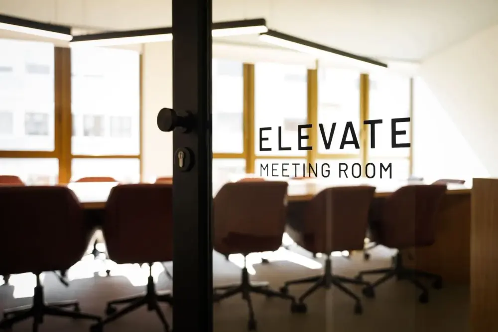 Meeting Room Elevate · Vertical Coworking - Dom Henrique