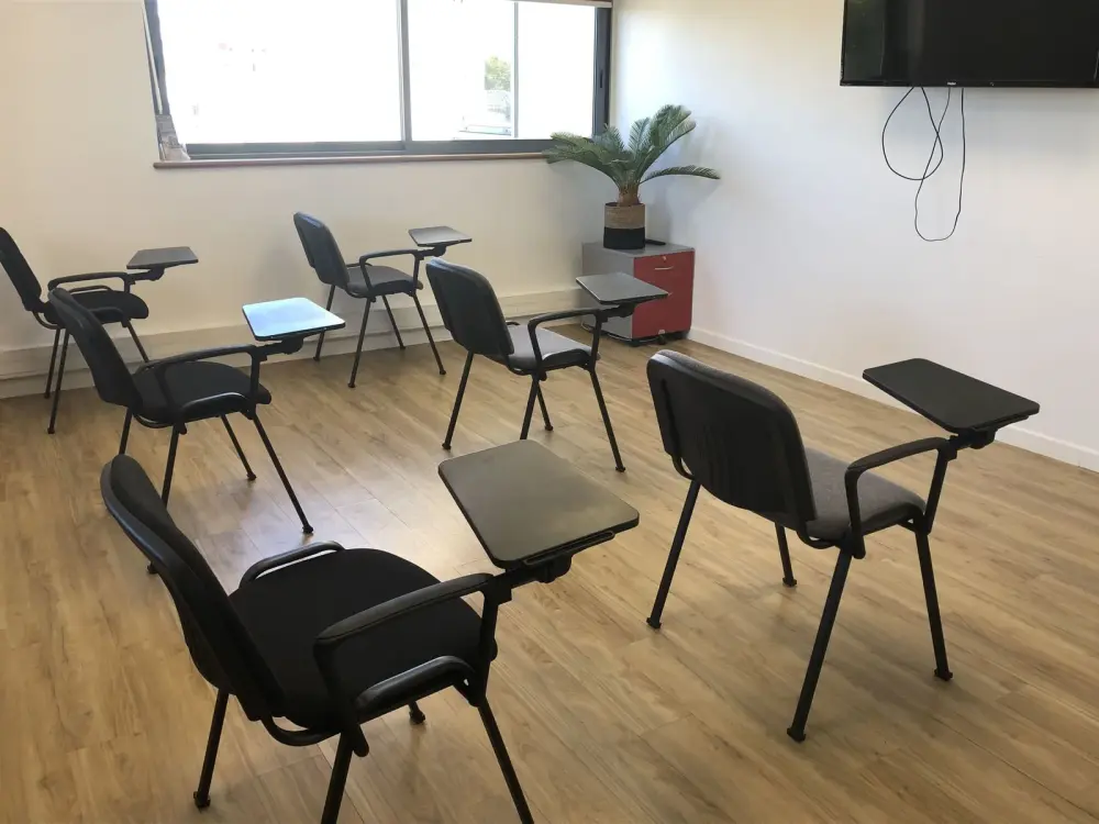 Salle de réunion 20M2 (B5) · Centre d'affaires Economis