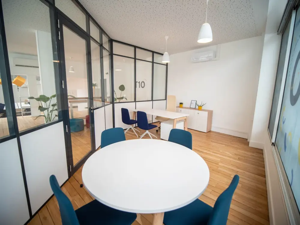 Salle de réunion 6 personnes · T10 - Coworking