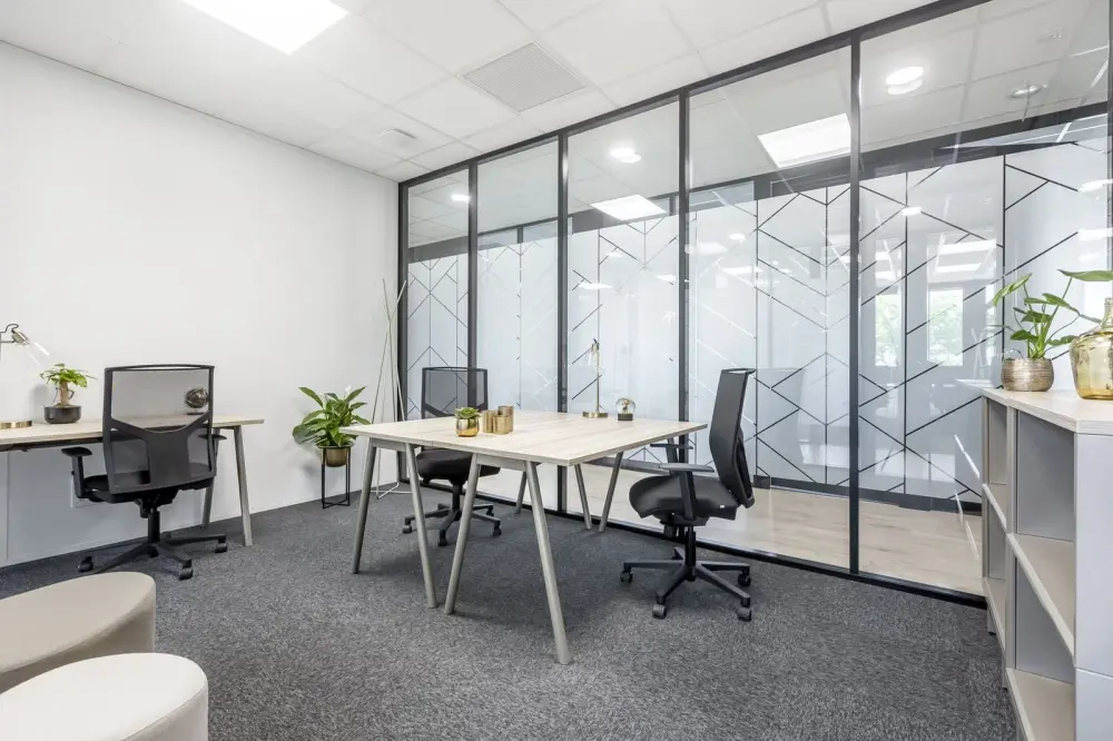 B24 - Bureau privatif éco 3 postes · B'CoWorker Orgemont
