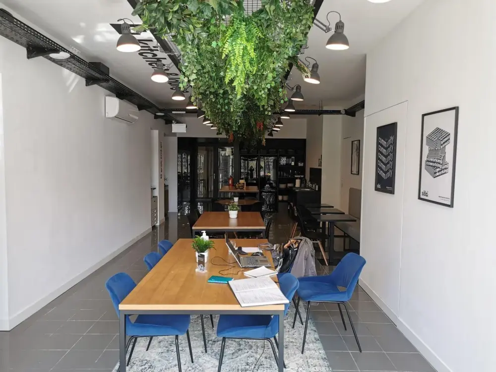 Hot Desk · Sitio Work Campo Alegre
