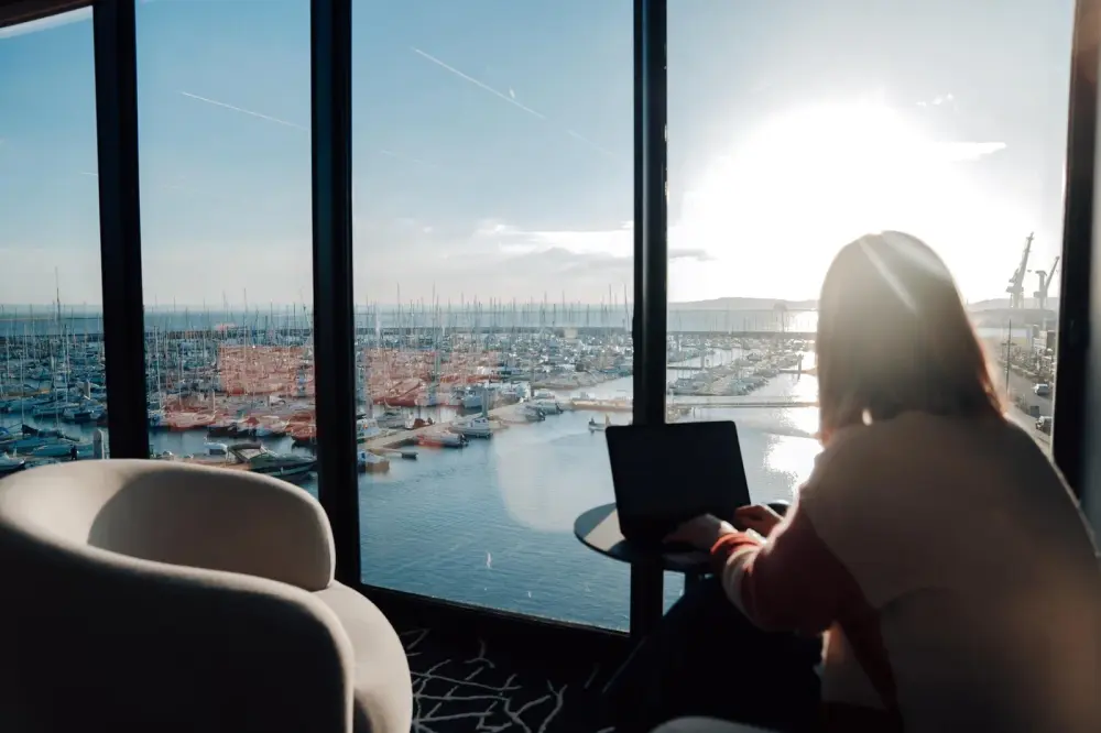 Poste en bureau privatif · Wojo Marina Brest