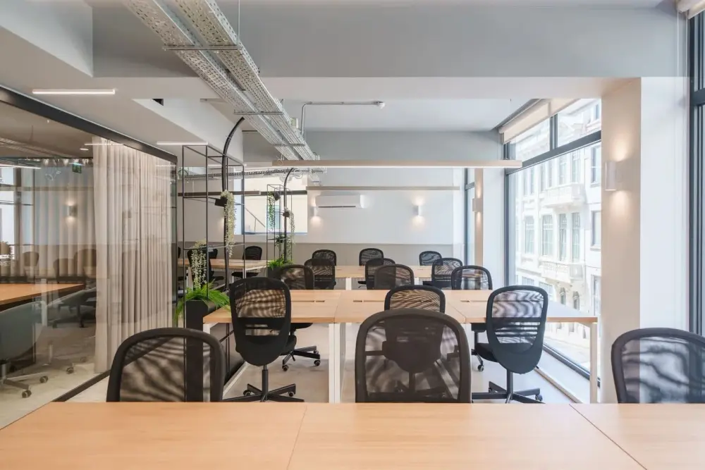 Open Space dedicated desk · Vertical Coworking - Firmeza