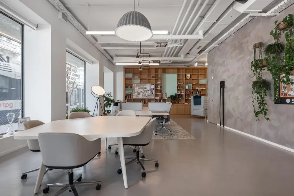 Coworking day pass · Regus Pune, Gaurav Icon Tower