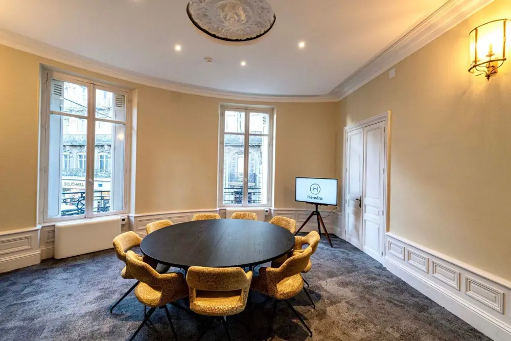 Salle de réunion 9 personnes - 1er etage · Héméra Agen