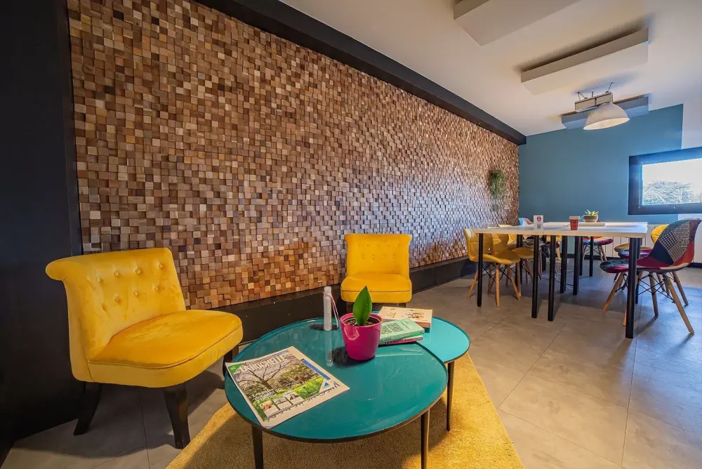 Salle de 4 à 6 personnes · Le 9 Coworking