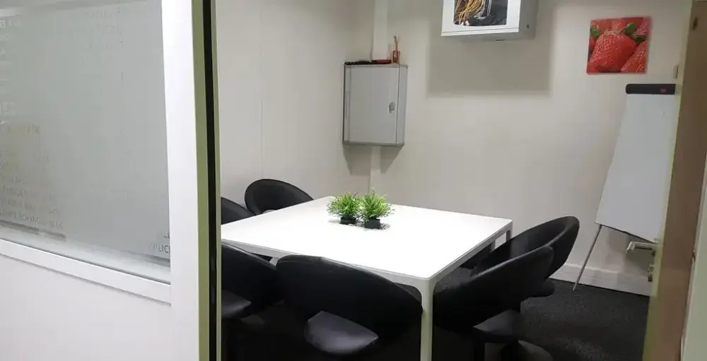 Salle de Réunion 8 personnes · Reggad Estate - Alpexpo