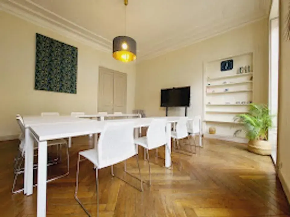 Salle de réunion de 7 à 12 personnes · Le Paon