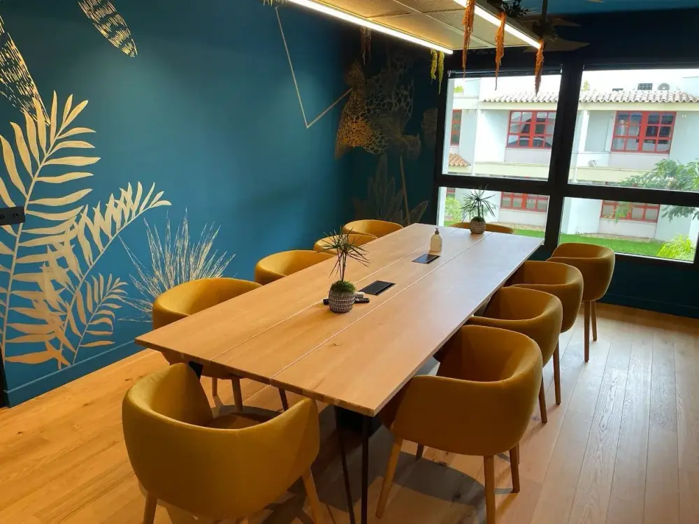 Salle de réunion 8 personnes · Pachamama Coworking