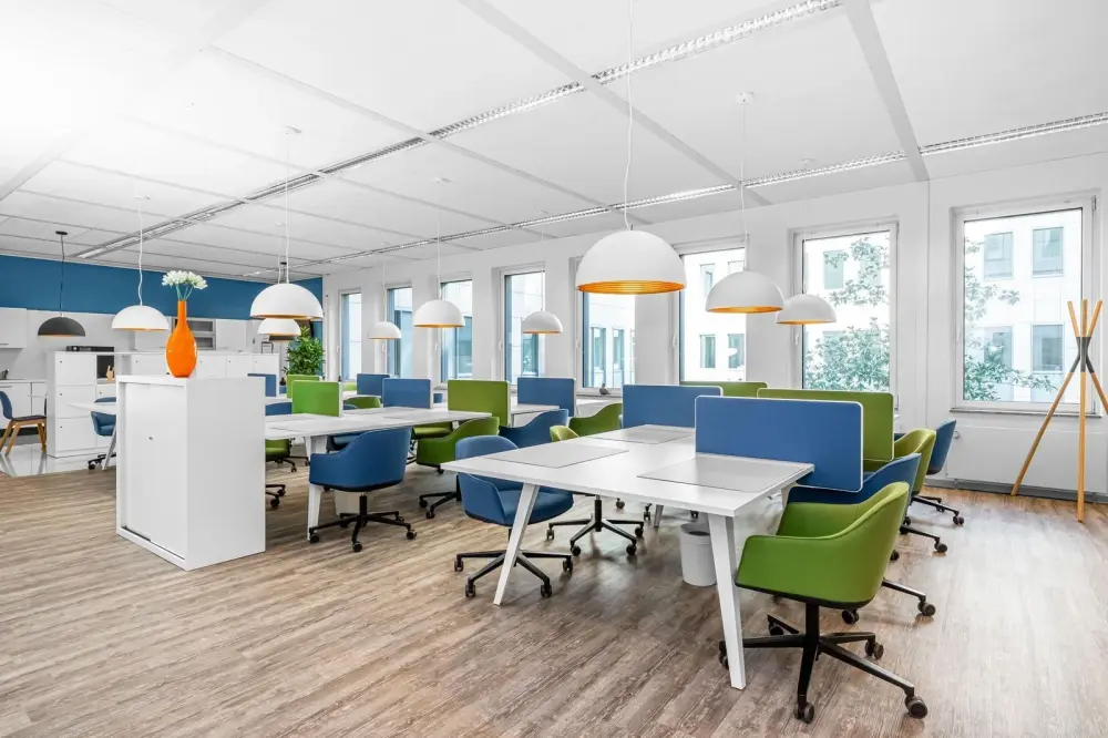 Coworking day pass · Regus LIMA, Cronos - El Derby