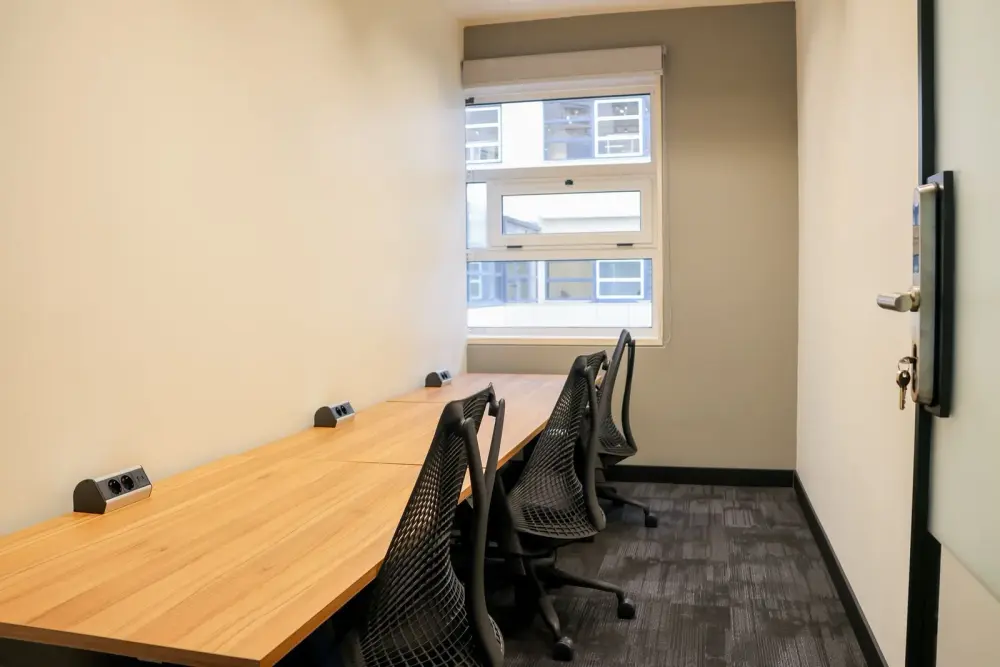 Private office for 3 people · Venture X Portugal