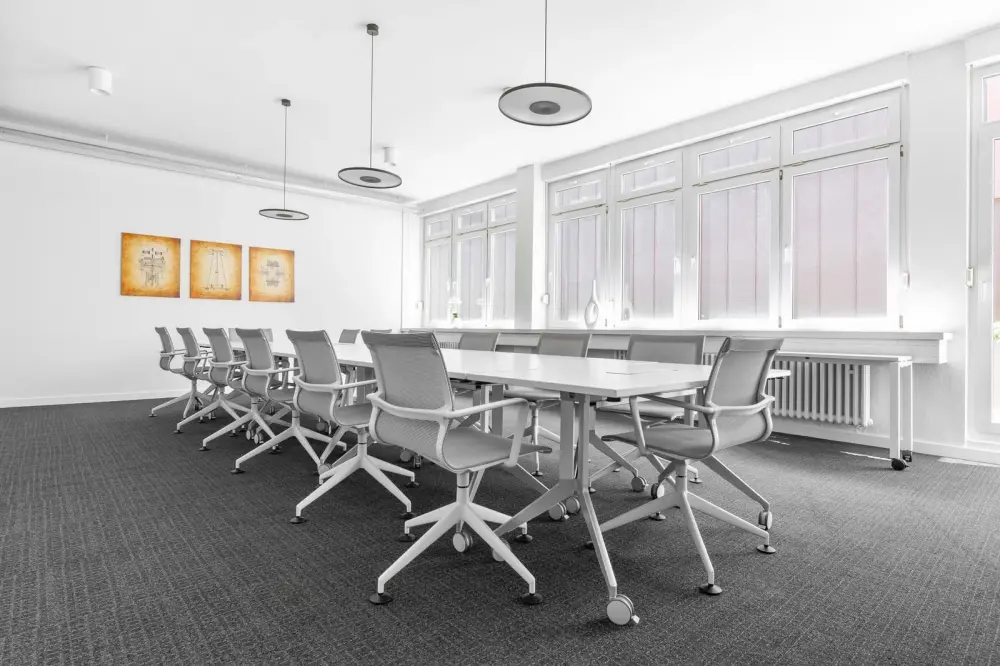 Room zzzOLUMO · Regus LAGOS, Mulliner Towers