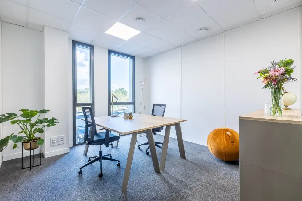 B20- Bureau privatif standard 2 postes · B'Coworker Angers Trélazé