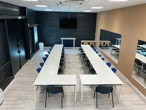 Salle de réunion - 80m² · F5 Chenôve