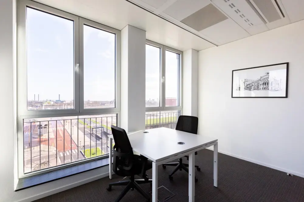 Day office · Regus Taguig, Regus Alveo Park Triangle Tower