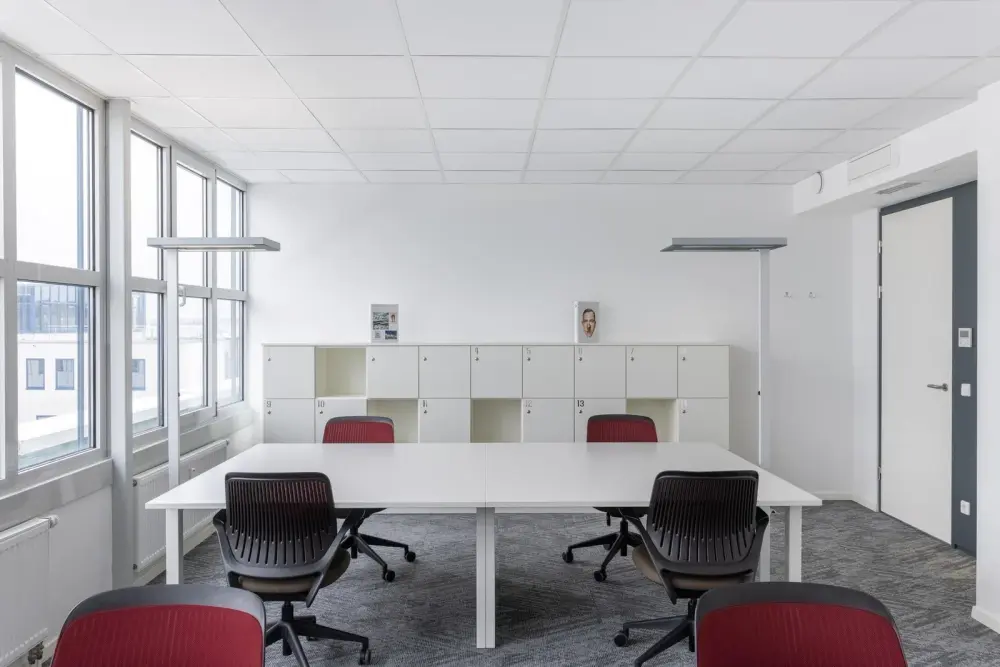 Day office · Regus Surabaya, Sinarmas Land Plaza