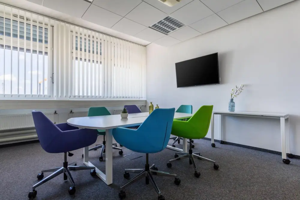 Meeting room MR-01 ยท HQ Chandigarh, Floorex