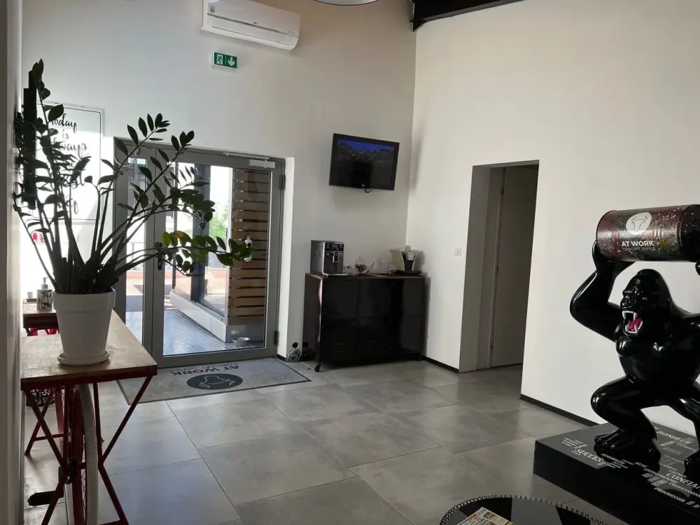 Espace Cube Salle de Réunion · At Work Concept Office