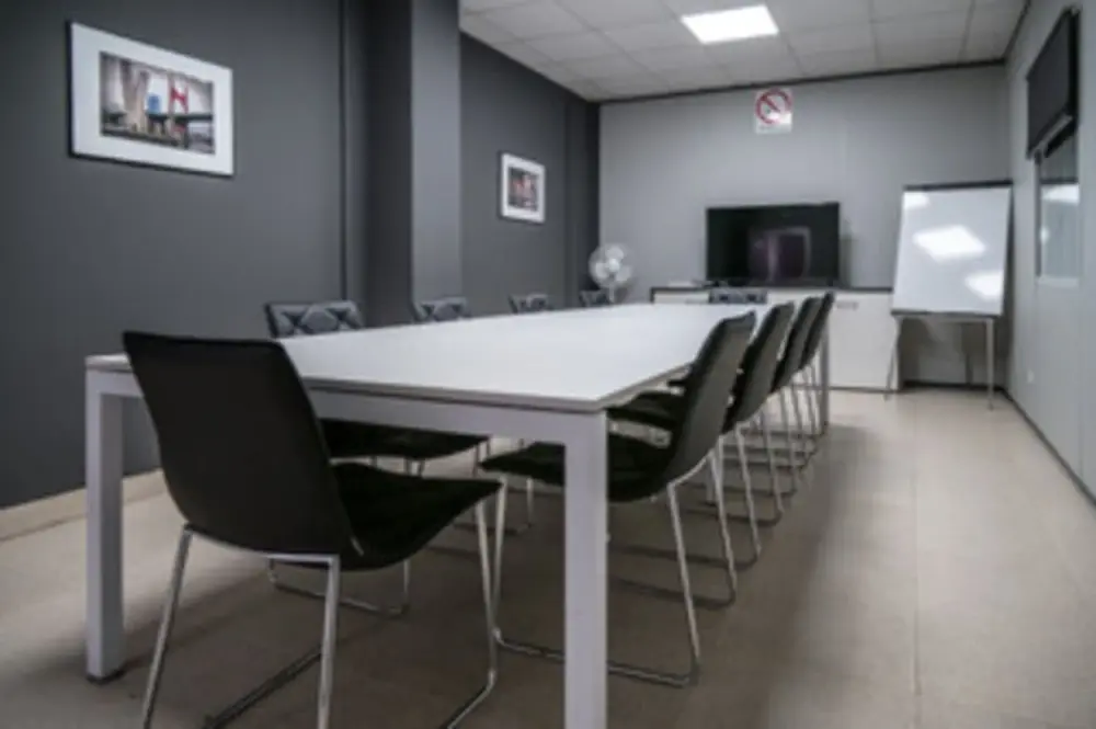 Sala de Reunion 1 · Alzola Coworking