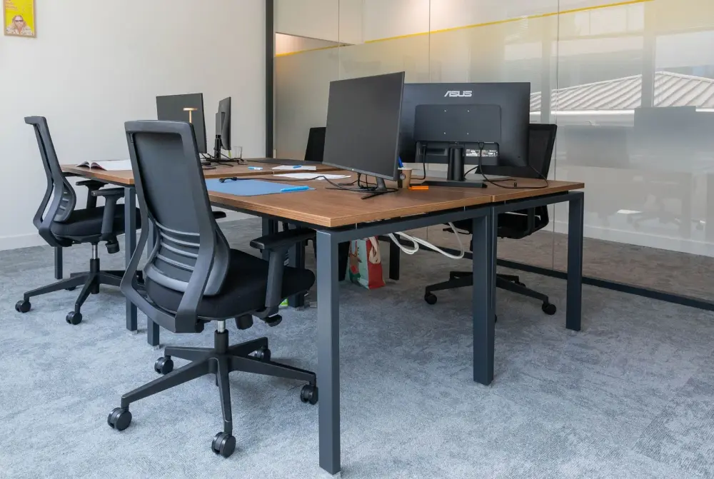 Bureau Privé - 3/4 postes de travail · Sundesk Biot