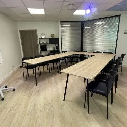 Salle de réunion · Pentone