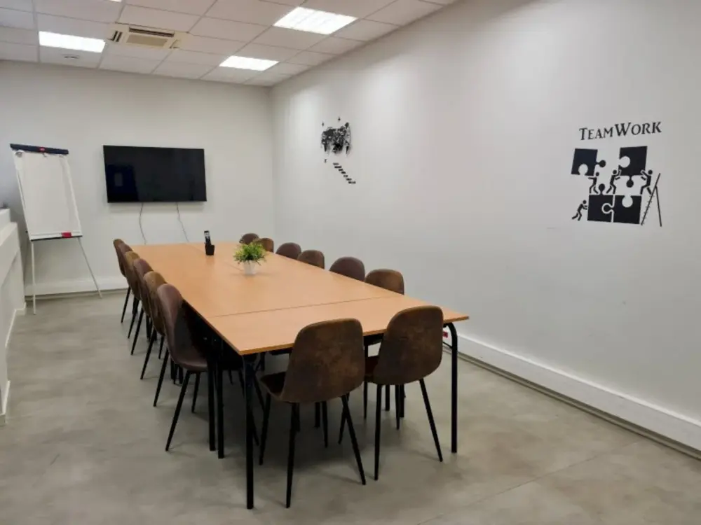 Salle SRM3-28 m2 · Scribes e-Tic Spaces