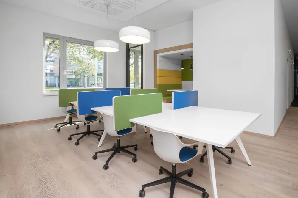 Coworking day pass · Regus ON, Toronto - Yonge & St. Clair