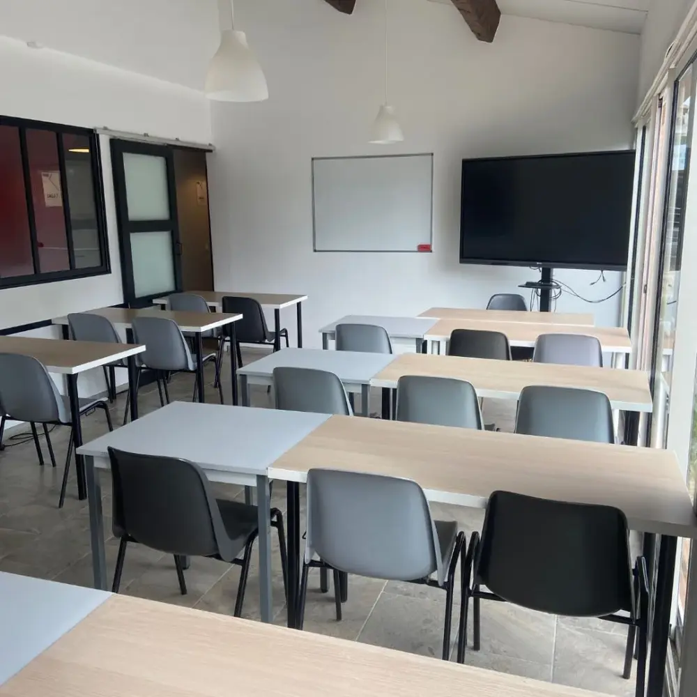 Salle de réunion (capacité 22 pers.) · CRÉA'CUBATOR Fréjus