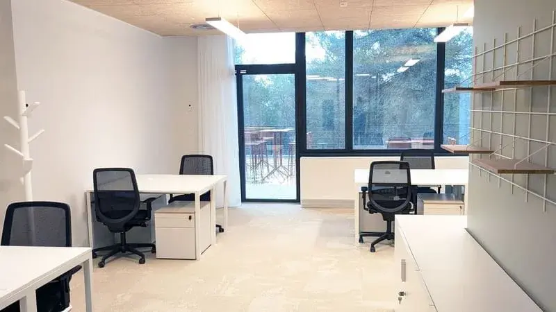 Accès Bureau privatif 5 personnes · Newton Offices Sophia Antipolis