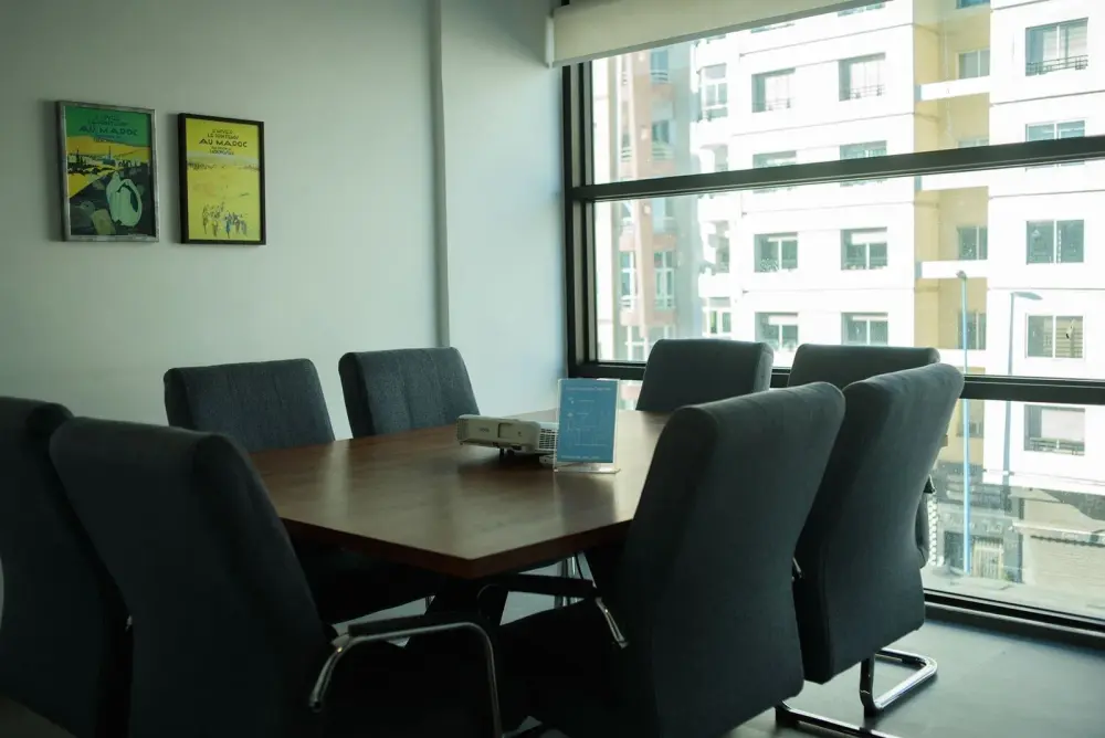 Petite salle de réunion · Commons Zerktouni