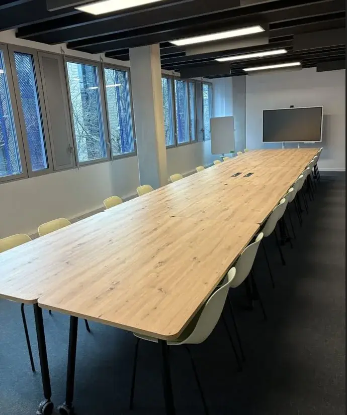 Salle de réunion 20 personnes · Office Station Reims