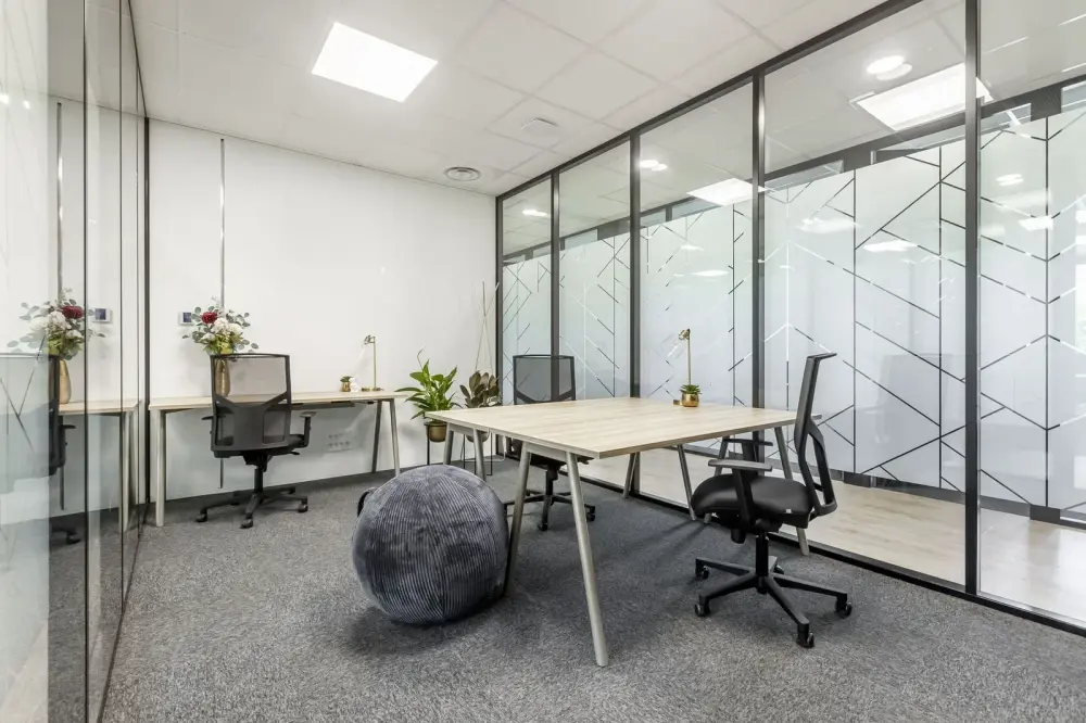 B23 - Bureau privatif éco 3 postes · B'CoWorker Orgemont