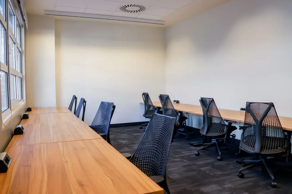 Private office for 8 people · Venture X Portugal