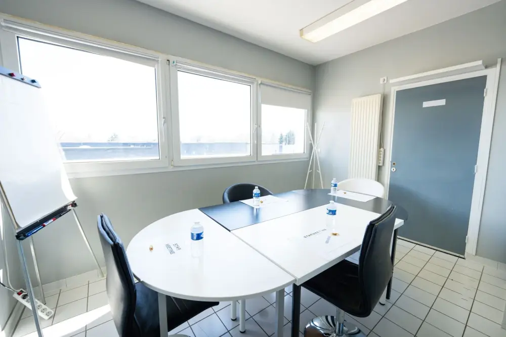 Bureau Black & White · Centre d'Affaires Star Meeting Clermont-Ferrand