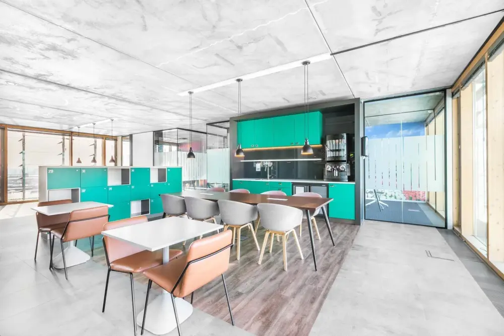 Coworking day pass · Regus LIMA, Platinum Plaza I