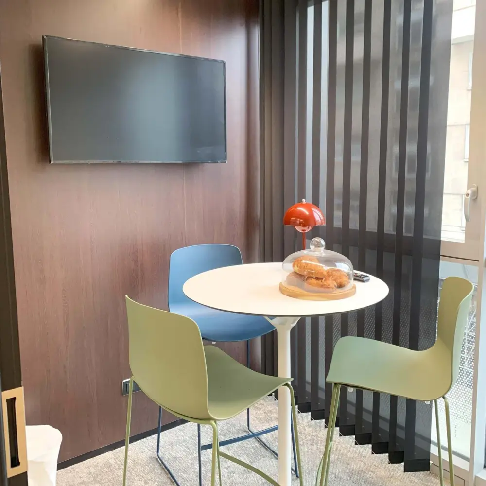 Salle de réunion - 3 personnes (configuration îlot) · Palais Work