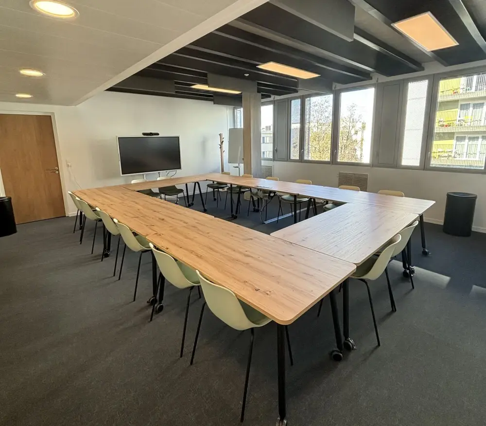 Salle de réunion 16 personnes · Office Station Reims