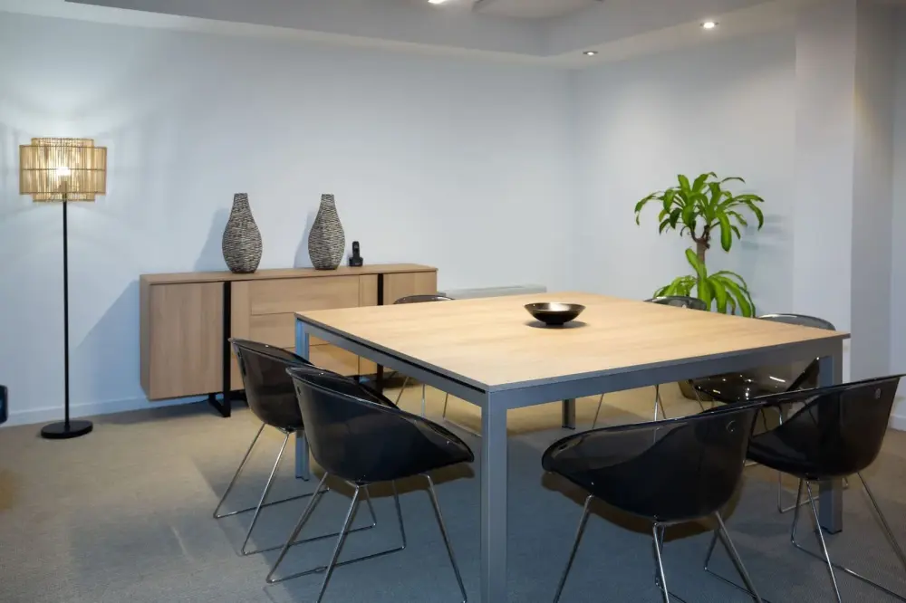 Meeting Room · PROOFFICE Centro de Negocios